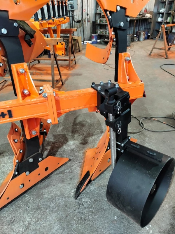 Плуг навесной оборотный 3/35+1 купить в Саратове – «БДН-АгроКубань», 9