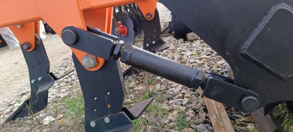 Плуг чизельный ПЧН 1,6 с планчатым катком купить в Саратове – «БДН-АгроКубань», 3