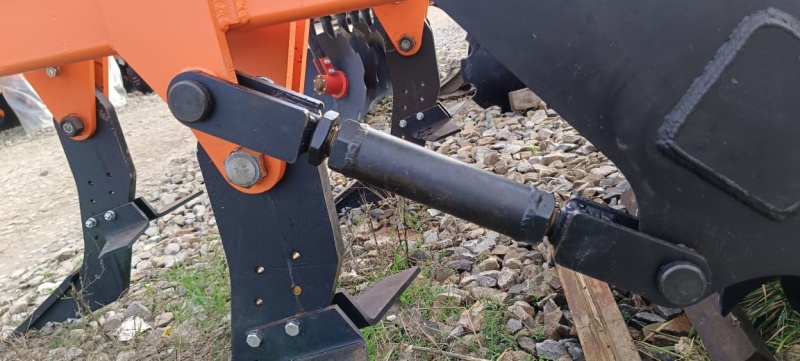 Плуг чизельный ПЧН 1,6 с планчатым катком купить в Саратове – «БДН-АгроКубань», 3